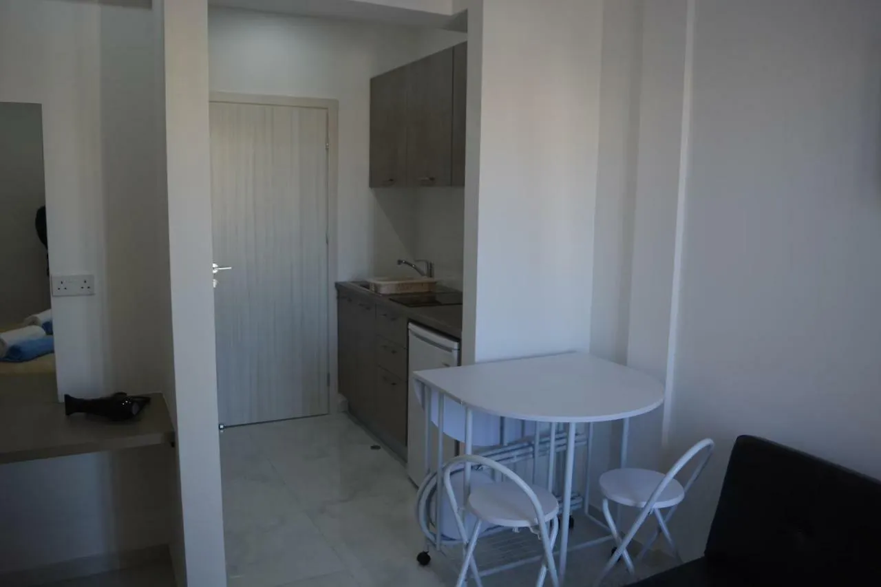 P.L Hermes Studios & Apartments Lárnaka