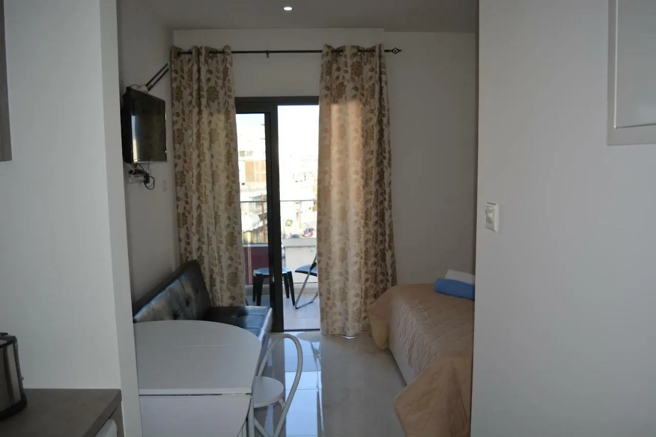 P.L Hermes Studios & Apartments Lárnaka
