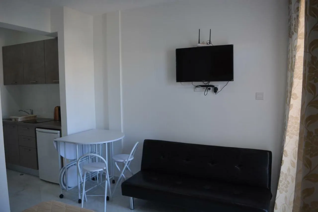 P.L Hermes Studios & Apartments Lárnaka